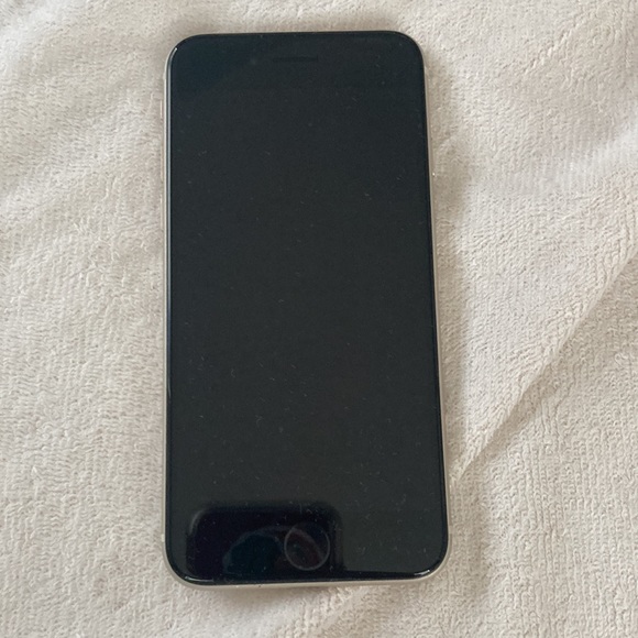 iPhone SE - Picture 2 of 2